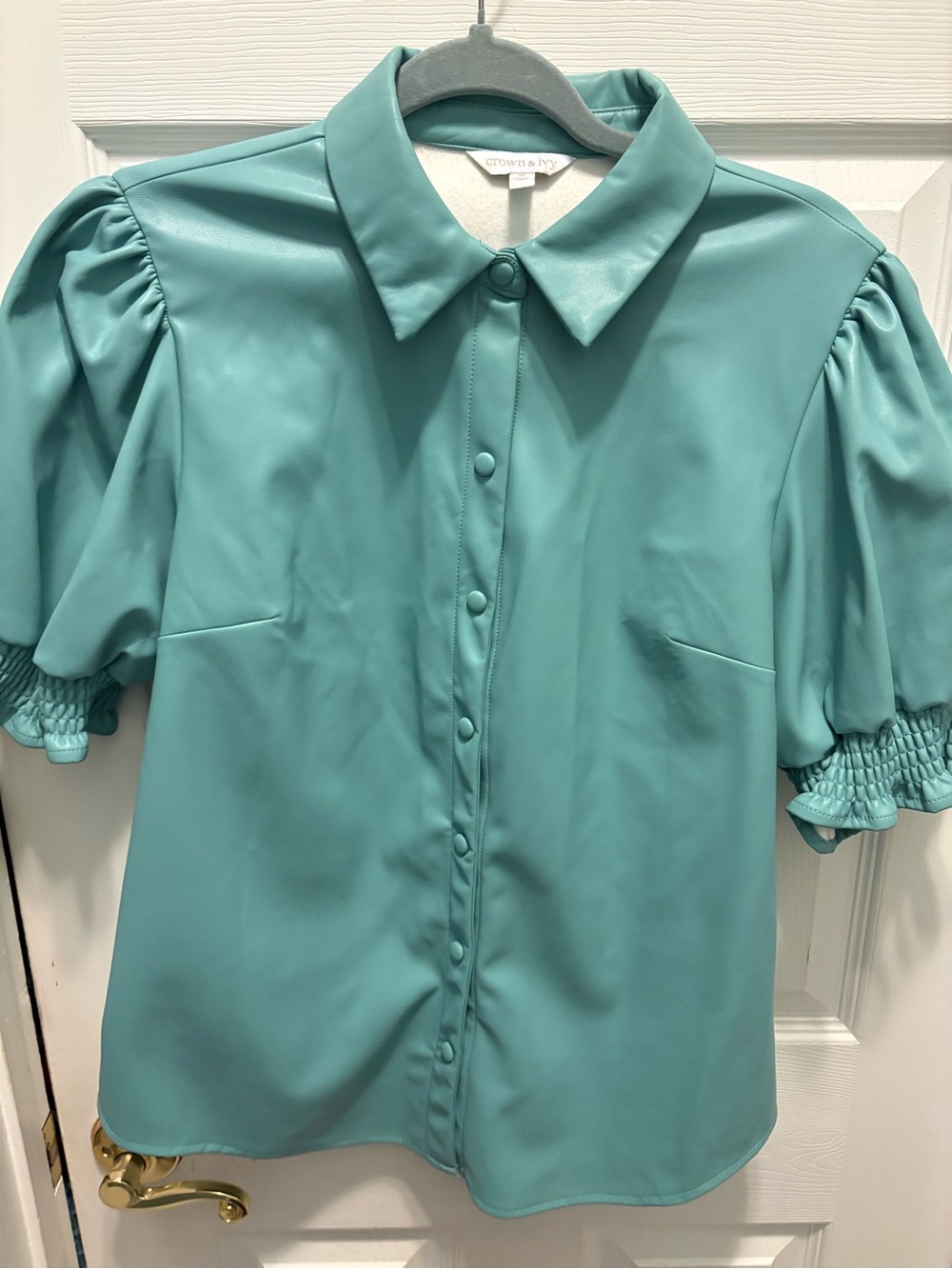crown & ivy Teal Puff-Sleeve Button Front Top